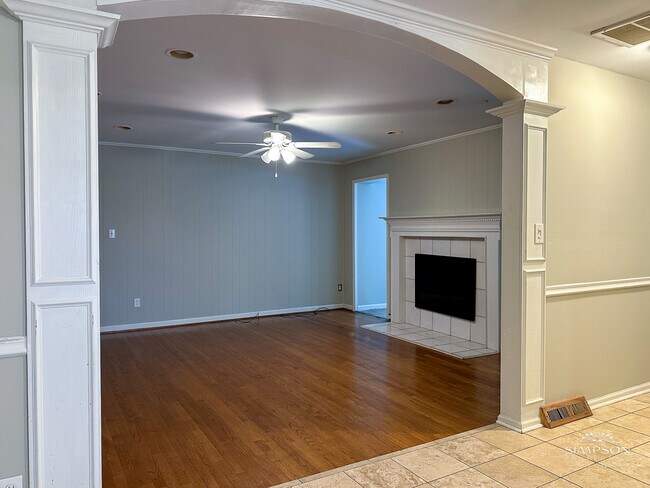 Foto del edificio - 6716 Windyrush Rd