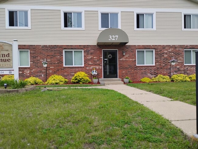 Building Photo - Grand Avenue Apartments