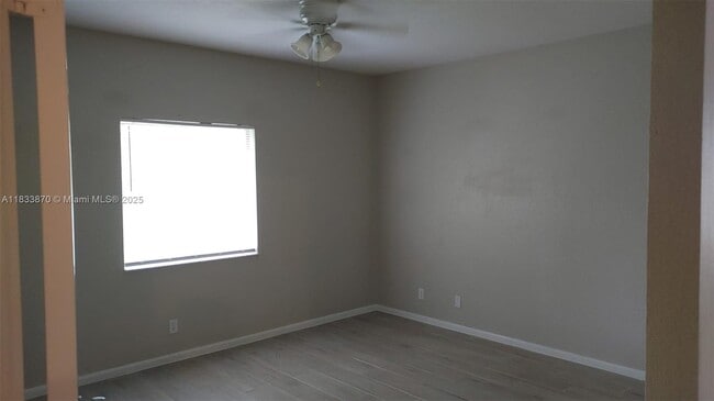 Building Photo - 1165 Golden Lakes Blvd