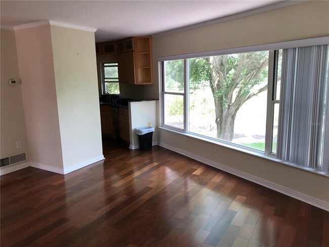 Building Photo - 640 N Park Ave