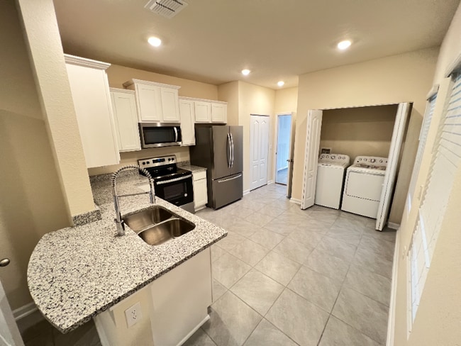 Foto del edificio - 64 Pasadena Dr