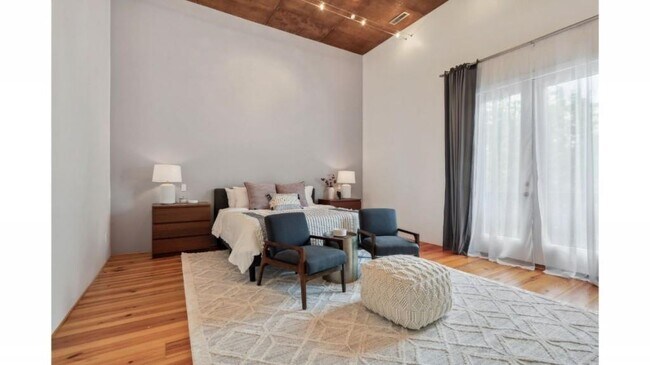 Foto del edificio - 571 Dutch Valley Rd NE