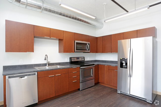 1BR, 1BA - 672 SF - Kitchen - Pearl Street