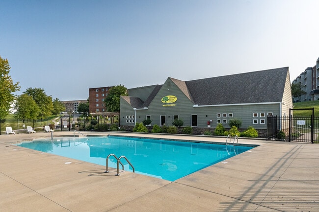 Building Photo - Vantage Pointe West Apartment Homes