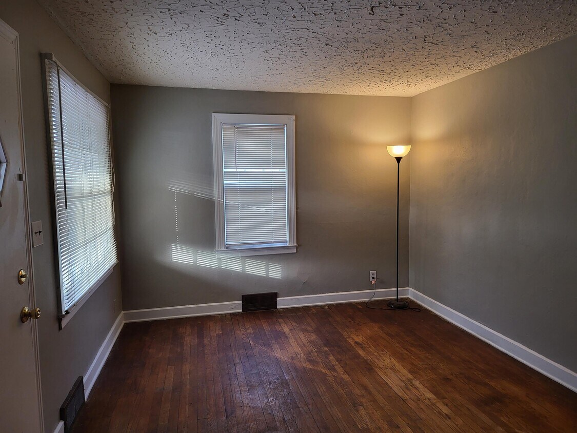 Primary Photo - 3483 Hadley Ave