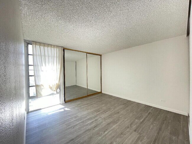 Foto del edificio - To register for the showing time below, note the 4 digit code: 4748 and click "APPLY NOW."(mobile...