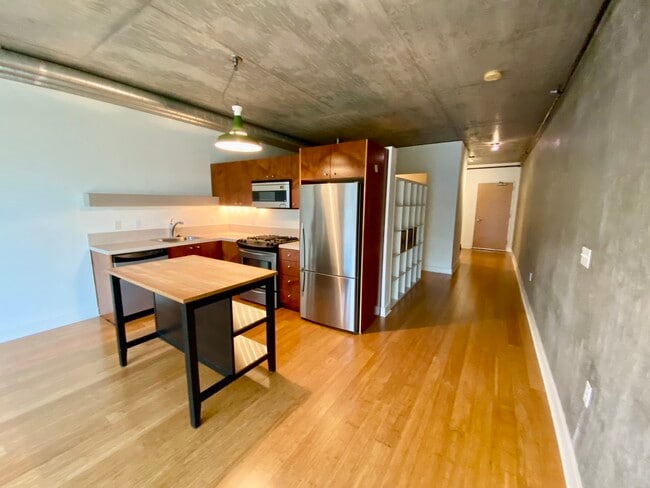 Building Photo - 1926 W Burnside St