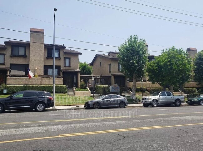 Foto del edificio - 14201 Foothill Blvd