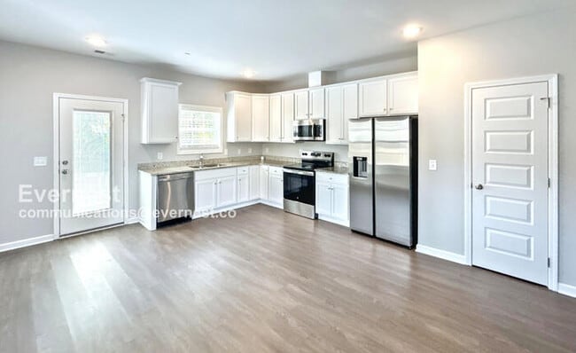 Building Photo - 4 Bedroom Home in Columbia - Pet Friendly