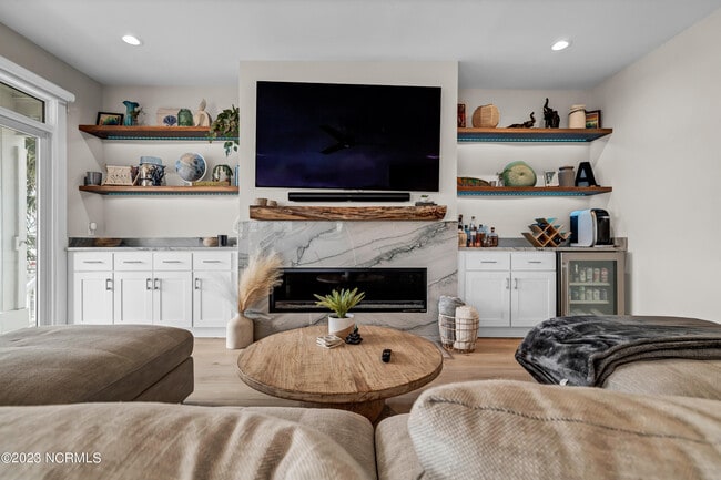 Building Photo - 20 Channel Ave