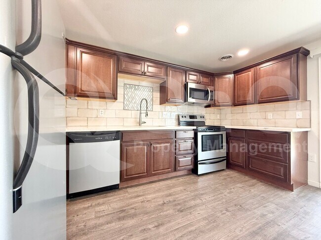 Building Photo - 4039 E Friess Dr