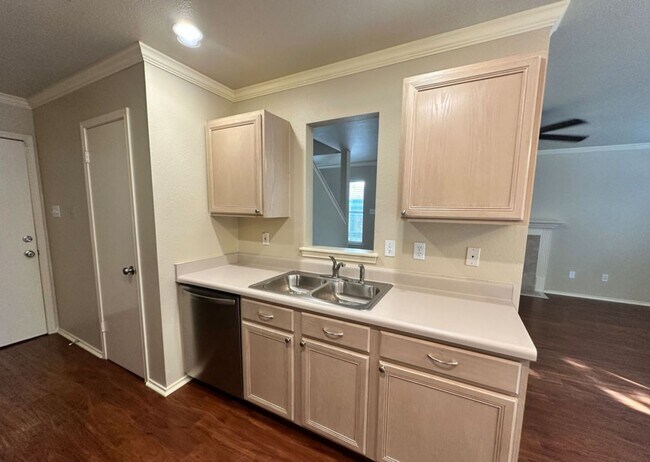 Foto del edificio - 3 BD/2.5 BA AVAILABLE IN GATED COMMUNITY I...