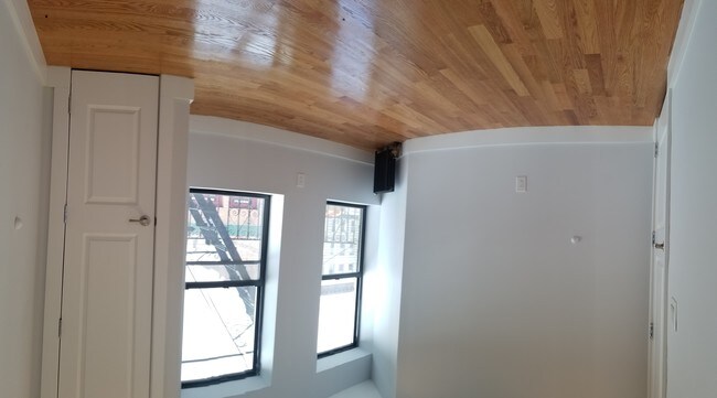 Building Photo - 1351 Saint Johns Pl