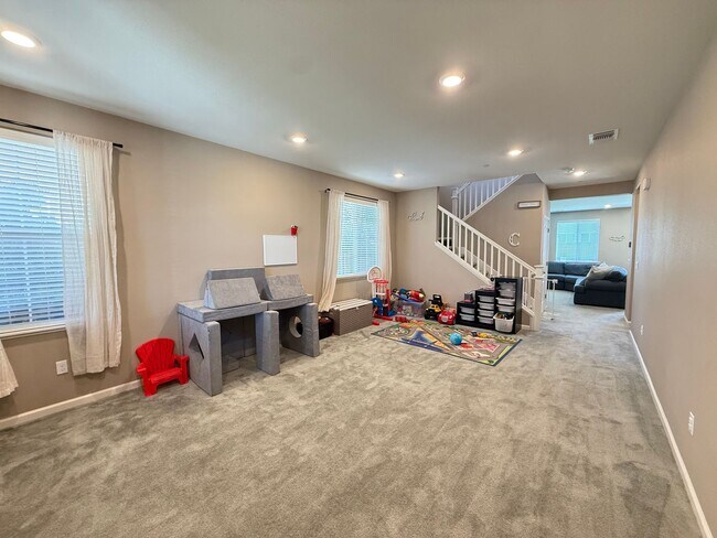 Building Photo - Spacious 5-Bedroom Home | Private Yard + Attached Garage
