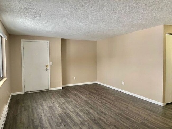 Foto del edificio - Beautifully Remodeled 2 Bedroom 1 Bath Apa...