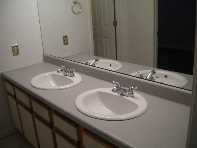 Foto del edificio - 550 Abby Ln