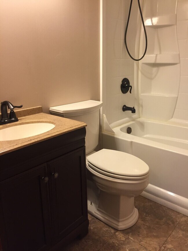 Building Photo - Sublease Available March 1st!
