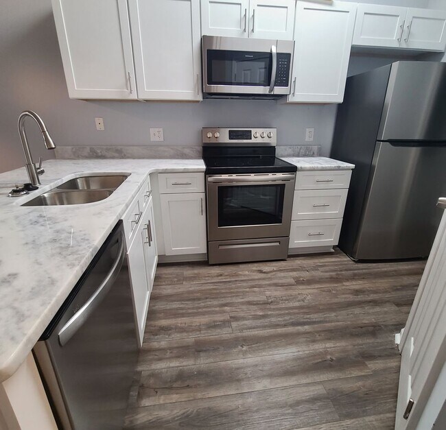 Building Photo - !!!RECENTLY REDUCED RENTAL RATE!!! Fully Renovated Condo In Myrtle Beach!!