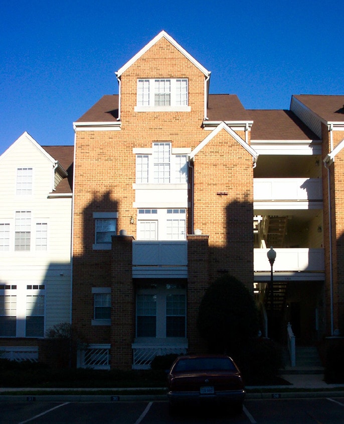 Building front - 11304 Sundial Ct