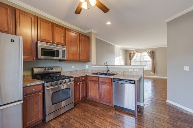 Kitchen - 82 Thomas Ct