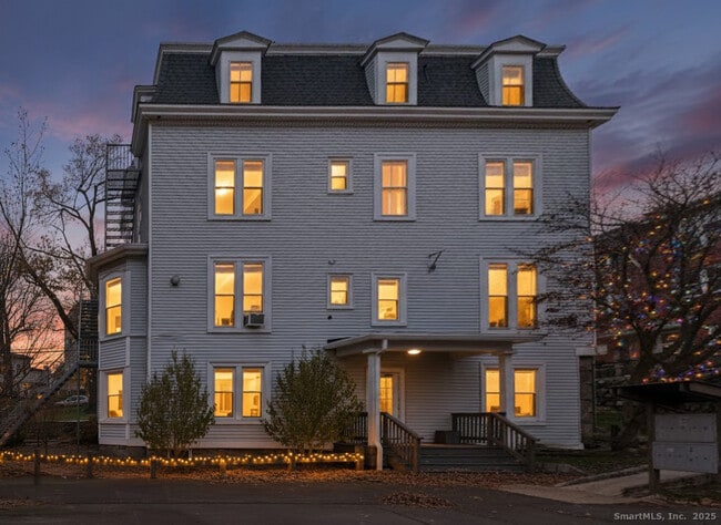 Foto del edificio - 7 Fairfield Ave