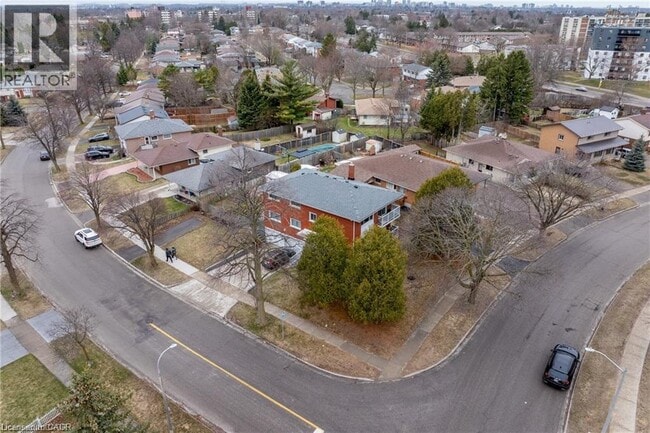 Building Photo - 35 Shaftsbury Dr