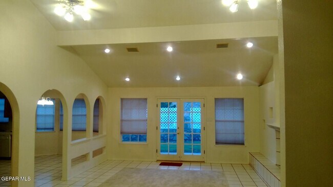 Building Photo - 7417 Mission Viejo Dr