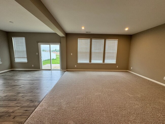 Building Photo - 2933 Creekridge Ct