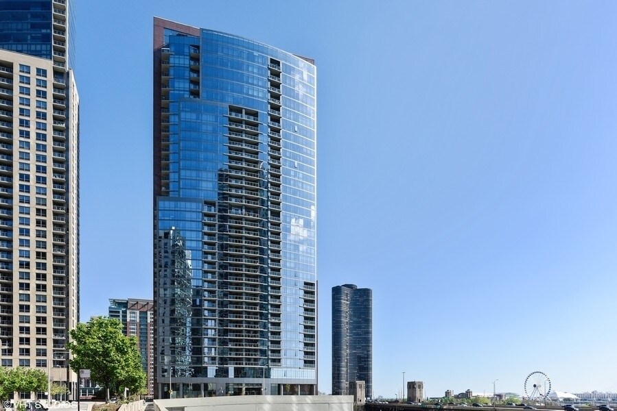 Foto principal - 450 E Waterside Dr