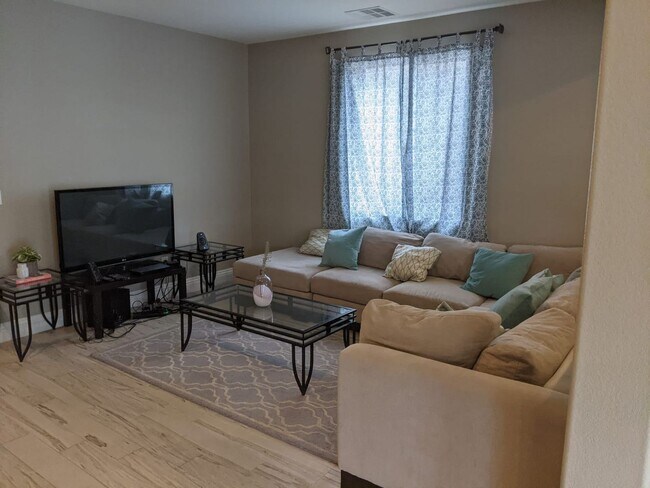 Foto del edificio - A Stunning 3 Bedroom House in South Summerlin