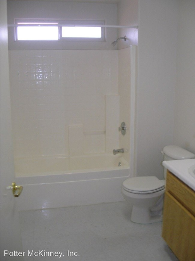 Building Photo - 8135 Whitewater Dr