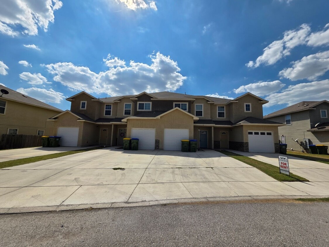 Primary Photo - Town home for rent