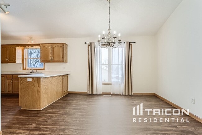 Building Photo - 3649 Kahler Dr NE