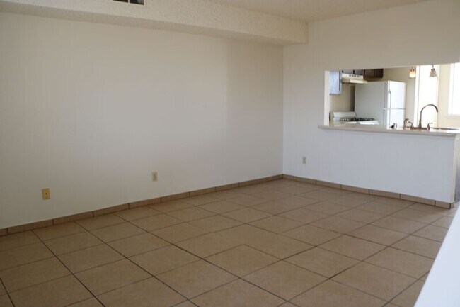Foto del edificio - 905 N Tucker Ave