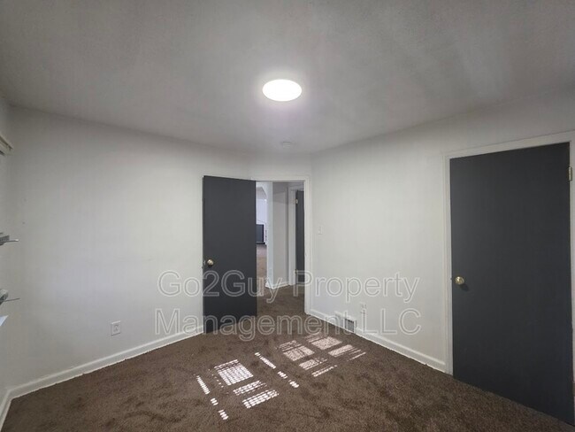 Building Photo - 5234 Berkshire St