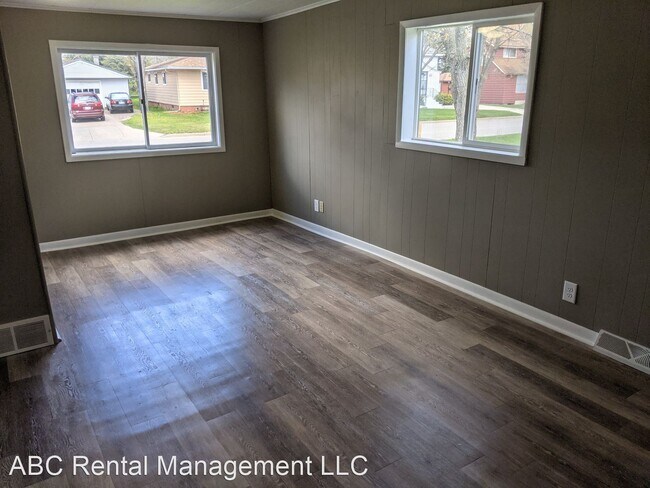 Foto del edificio - 3 br, 1 bath House - 703 E 9th St