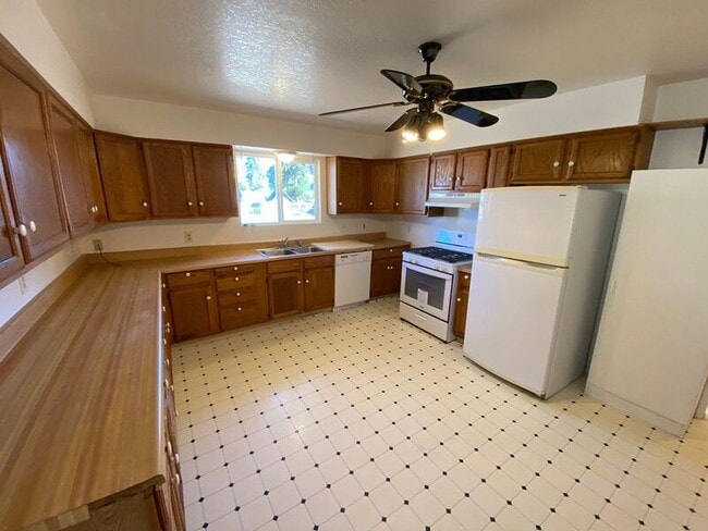 Foto del edificio - 1011 Cedar St