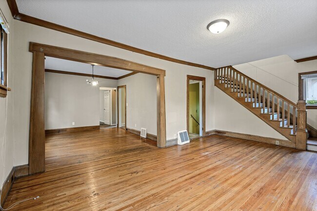 Foto del edificio - MUST SEE 5BD/2BA in Como near U of M! Avail. 9/1/26