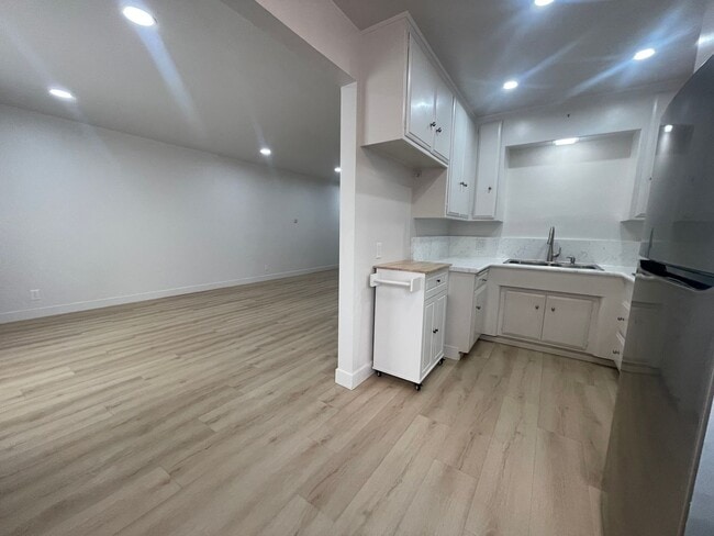 Foto del edificio - Beach at Your Door | Renovated Ocean Blvd Unit- 2 Weeks Rent Free