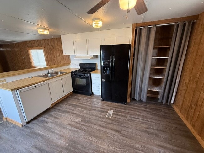 Building Photo - 3 Bed 2 Bath Fully Remodelled Mobile Home ...