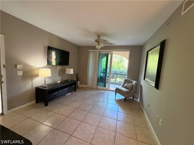 Foto del edificio - 1220 Reserve Way