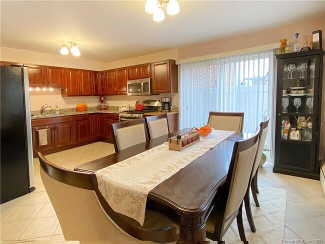 Foto del edificio - 77 Webb Ave