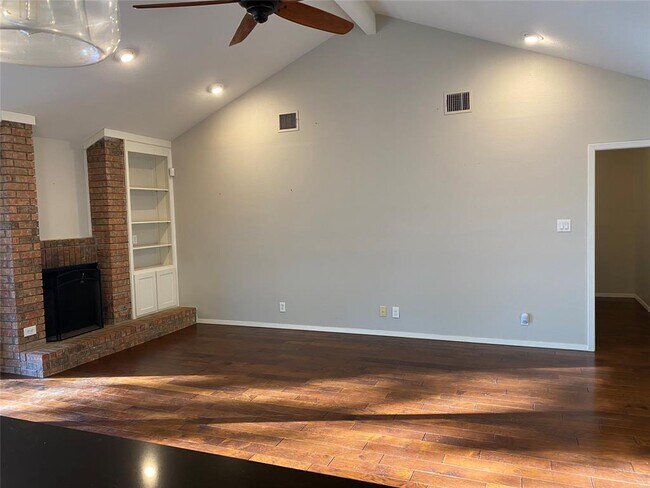Building Photo - 4107 Balcones Woods Dr