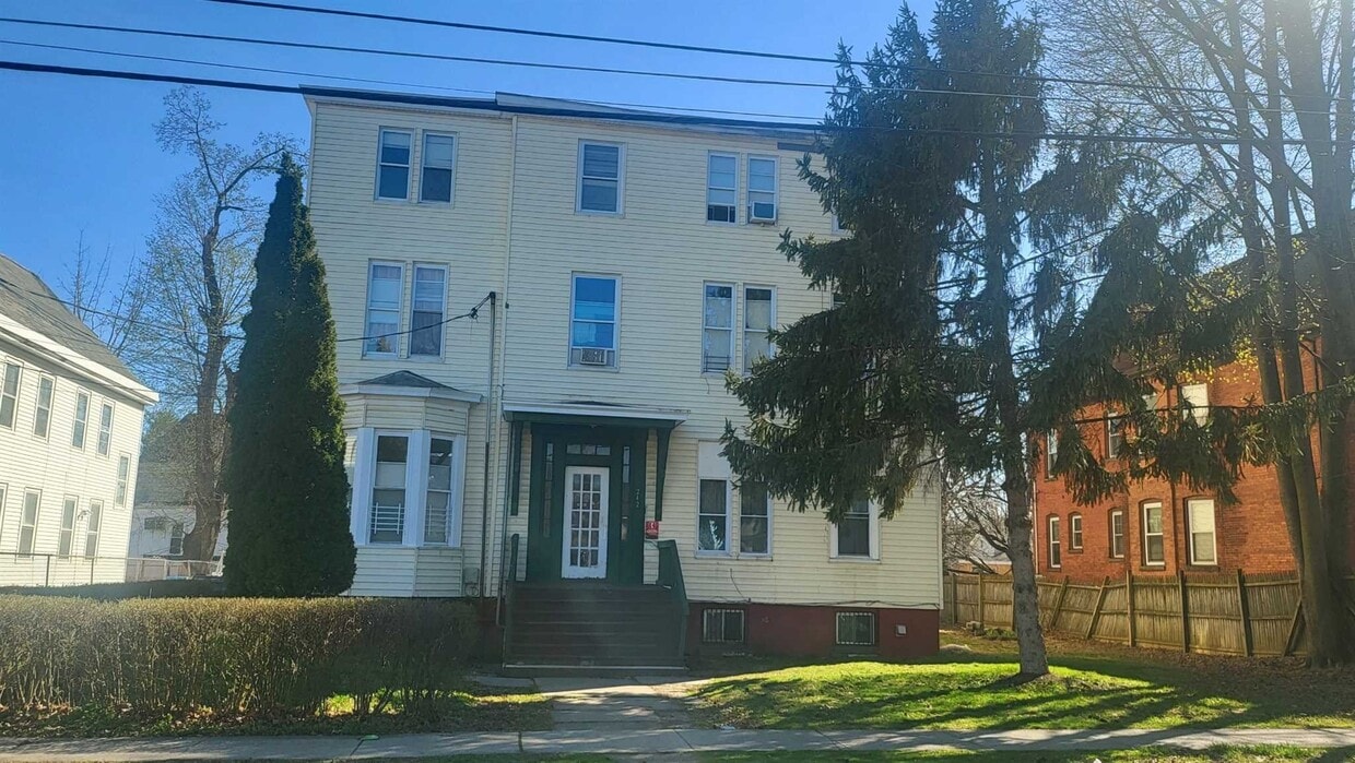 242 Mansion St Unit 1E, Poughkeepsie, NY 12601 Room for Rent in