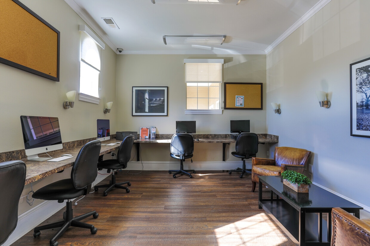 Photo - Samford Square Apartments