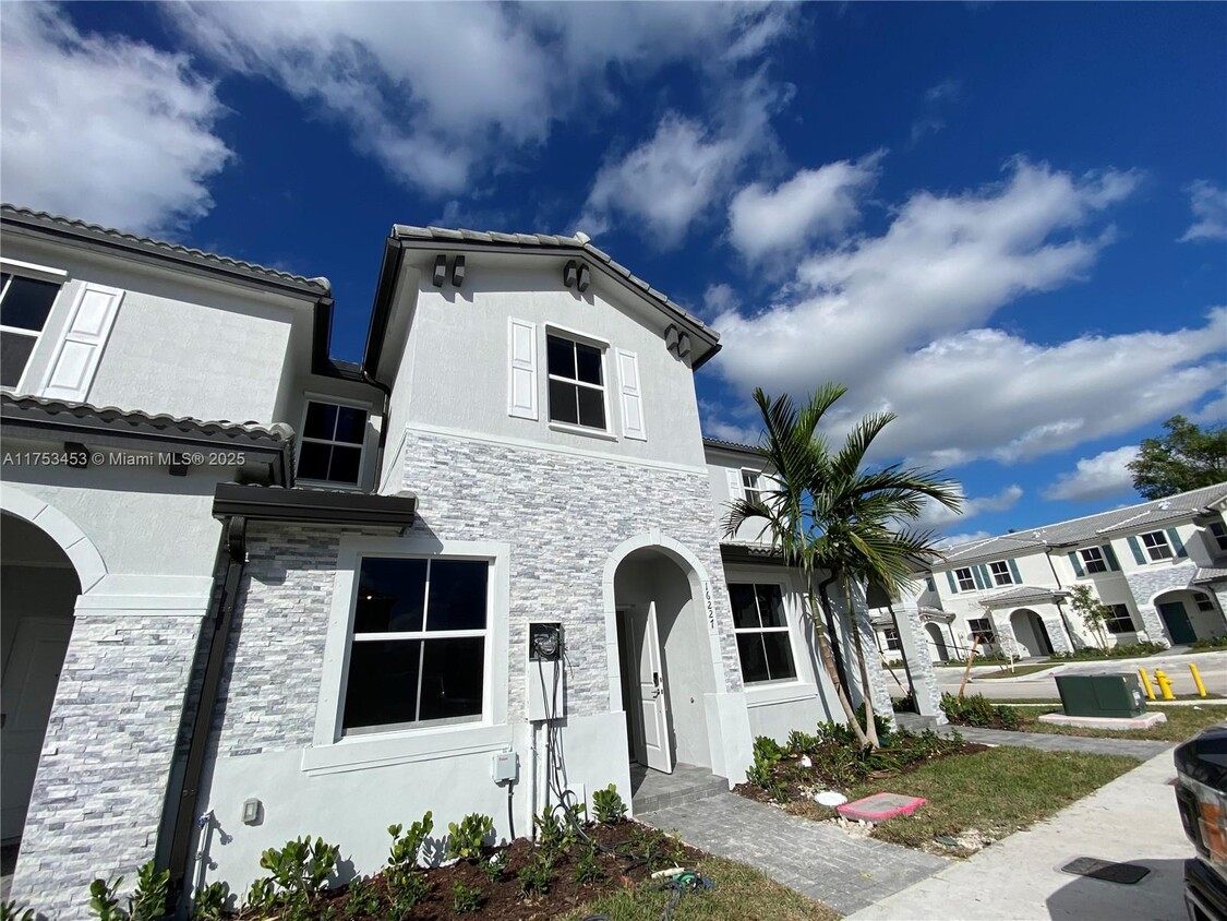 Foto principal - $2,449 16227 SW 292 St