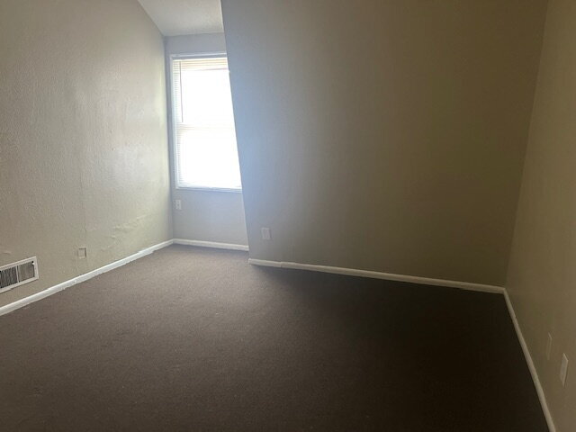 Foto del edificio - 3 bedroom 1.5 bath now available in the Wo...