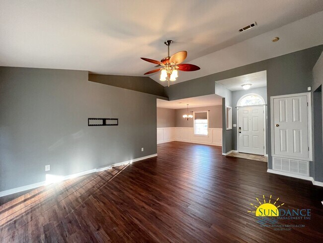 Building Photo - Elegant 3 Bedroom Home with Solar Panels!-...