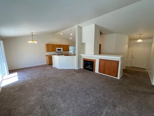 Foto del edificio - Cozy SE Bend 3 Bed/2 Bath Home on Large Co...