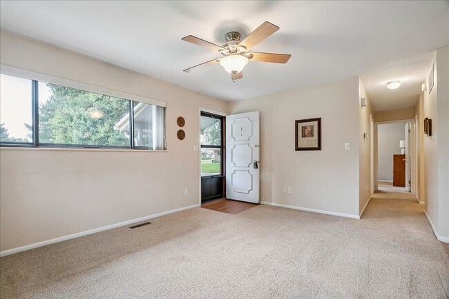 Building Photo - 1001 Strachan Dr